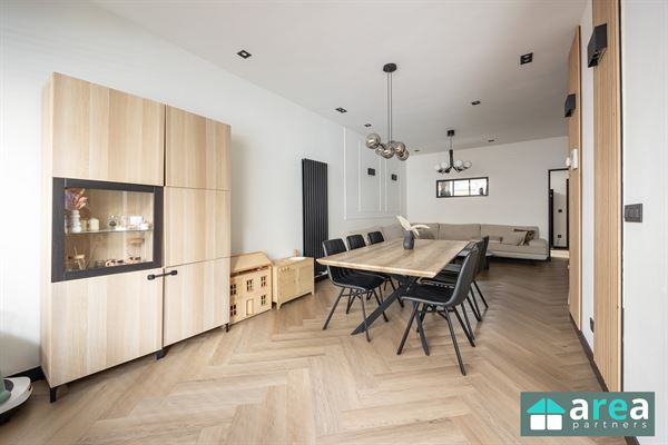 Gerenoveerde woning met 3slpk en stadskoer!