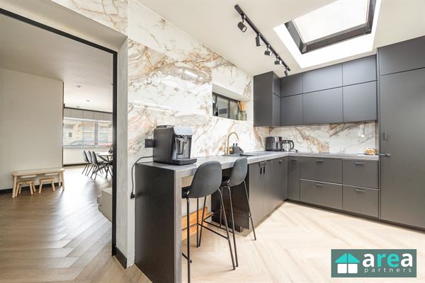 Gerenoveerde woning met 2slpk en stadskoer!