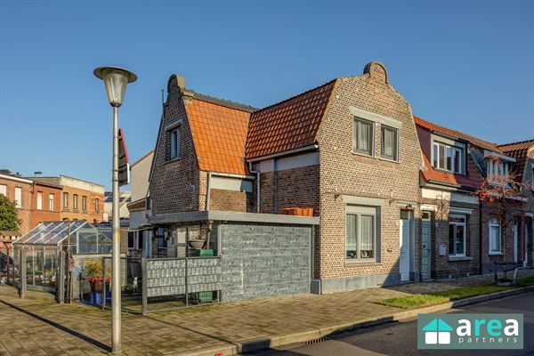 VERKOCHT! - Sfeervolle 3 Slaapkamer Hoekwoning in Hoboken!!