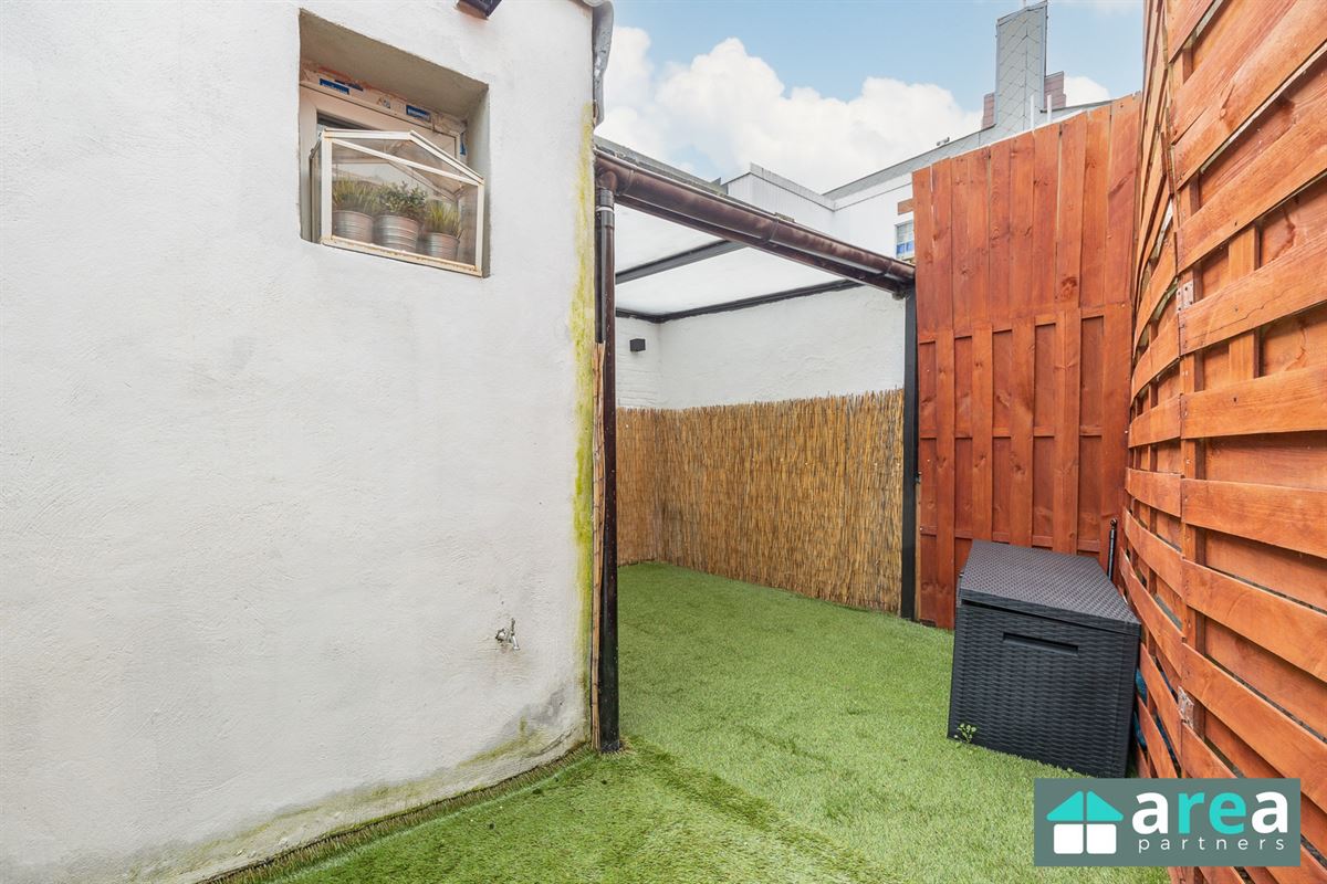 Gerenoveerde woning met 2slpk en stadskoer!