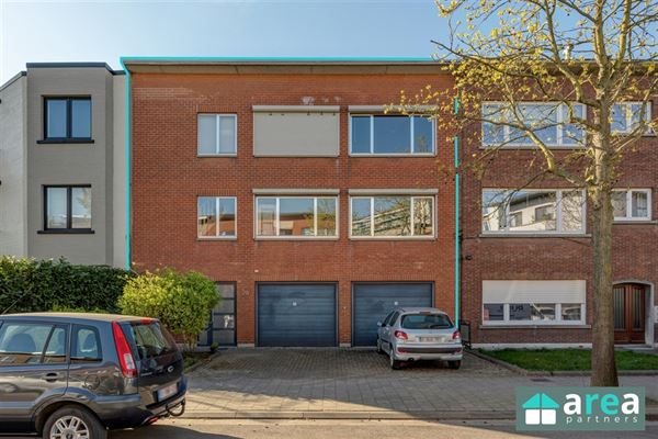 VERKOCHT! - Unieke woning met dubbele inpandige garage, 3slpk, koer en terras!