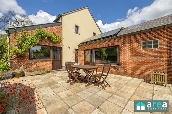 Woning met 4 slpk en grote tuin (950m²)!