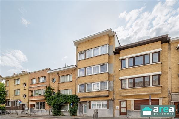 APPARTEMENTSGEBOUW BESTAANDE UIT 4 RUIME APP