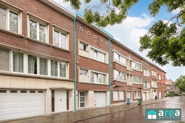 VERKOCHT! - Gezinswoning met 6 slpk, garage en tuin!
