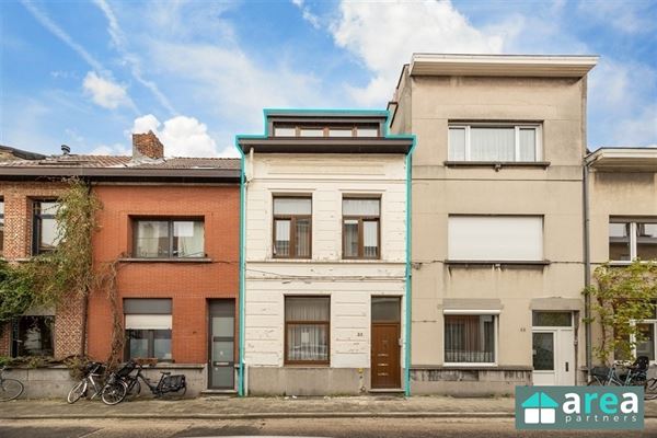IN OPTIE! - Ruime woning historisch gekend als meergezinswoning (3units) met koer!