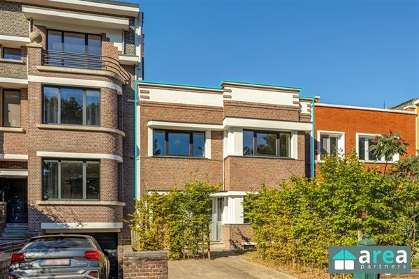 VERKOCHT! - Ruime gezinswoning met tuin vlak aan het Rivierenhof!