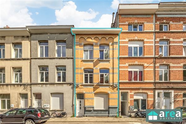 VERKOCHT! - Woonhuis onderverdeeld in 3 units!