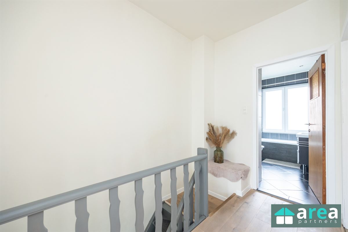 IN OPTIE! - Instapklare woning met garage en ruime tuin!