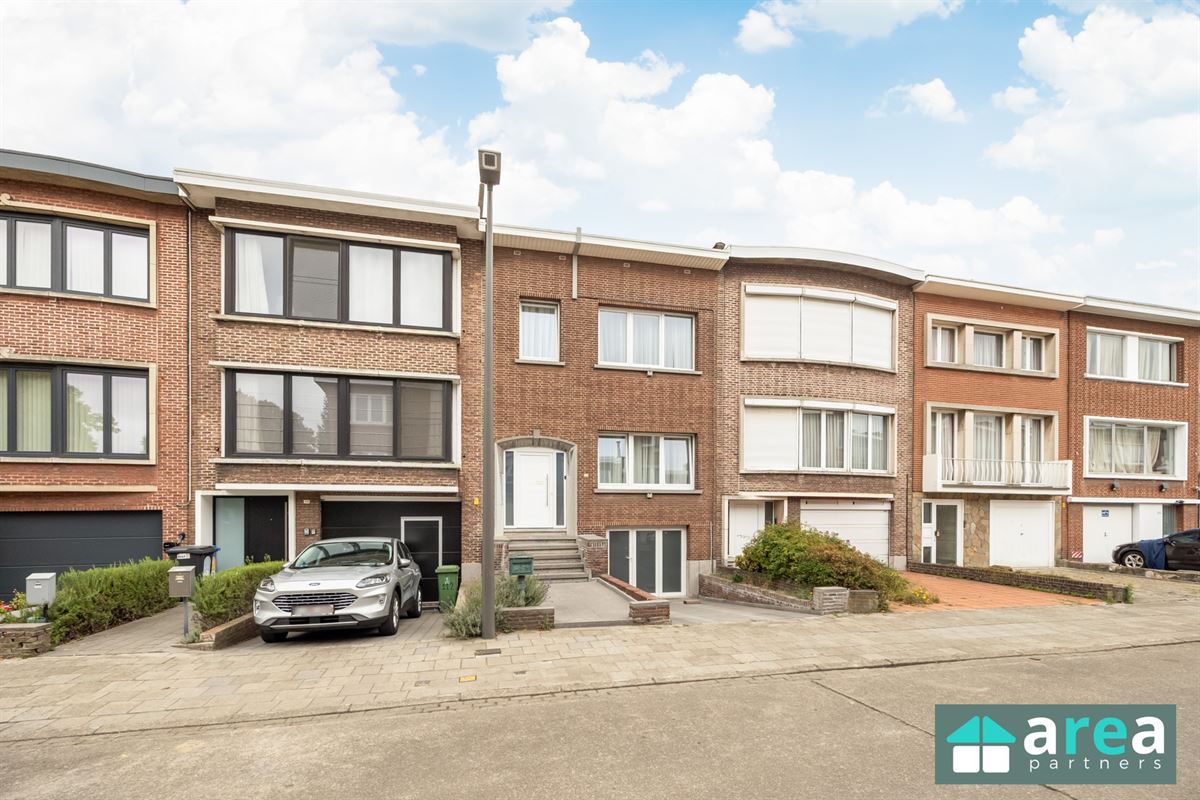 IN OPTIE! - Instapklare woning met garage en ruime tuin!