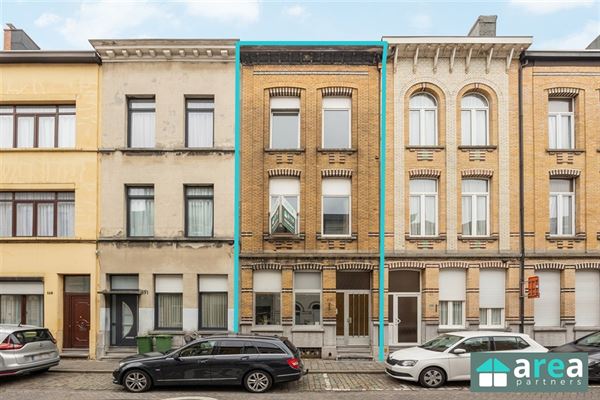 Ruime burgerwoning met 8 slpk en stadskoer + tal van mogelijkheden!