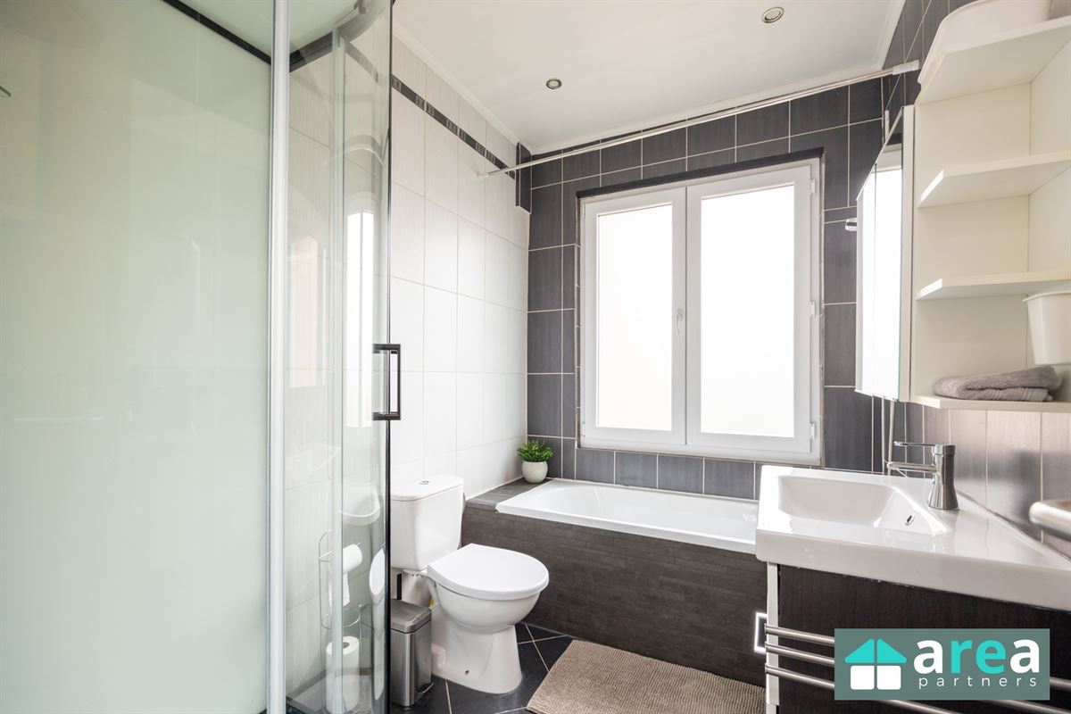 IN OPTIE! - Instapklare woning met garage en ruime tuin!