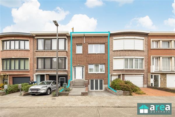 IN OPTIE! - Instapklare woning met garage en ruime tuin!