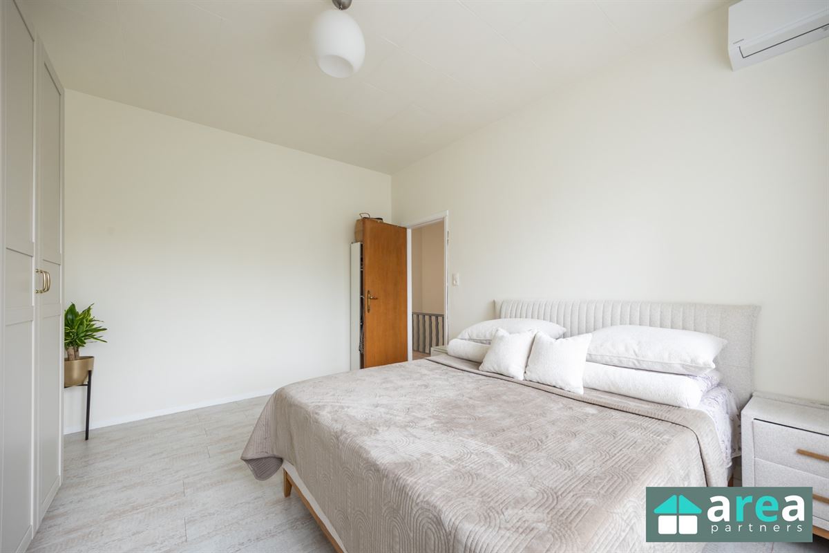 IN OPTIE! - Instapklare woning met garage en ruime tuin!