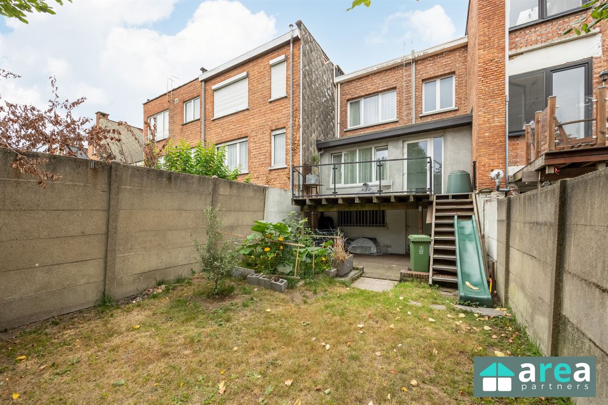 IN OPTIE! - Instapklare woning met garage en ruime tuin!