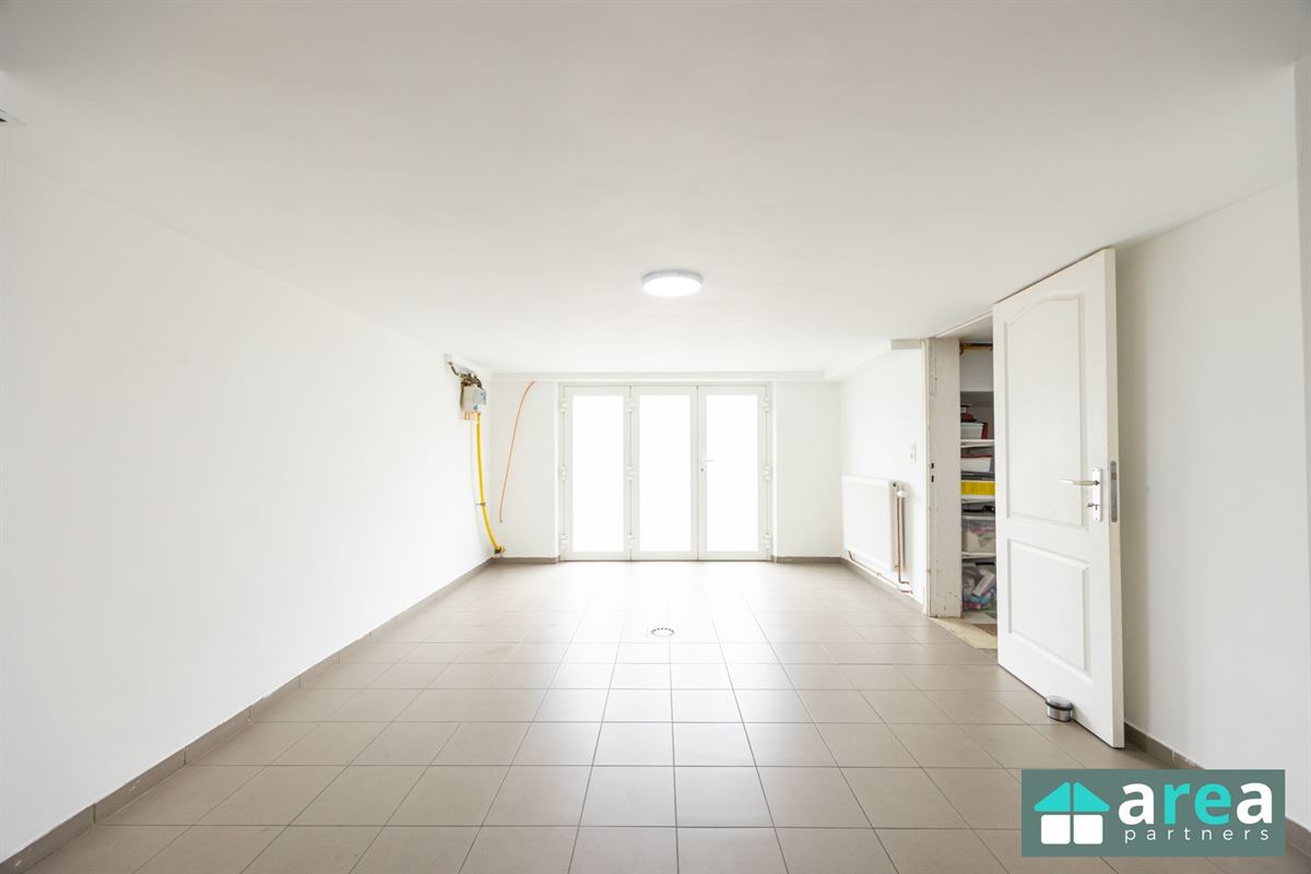 IN OPTIE! - Instapklare woning met garage en ruime tuin!