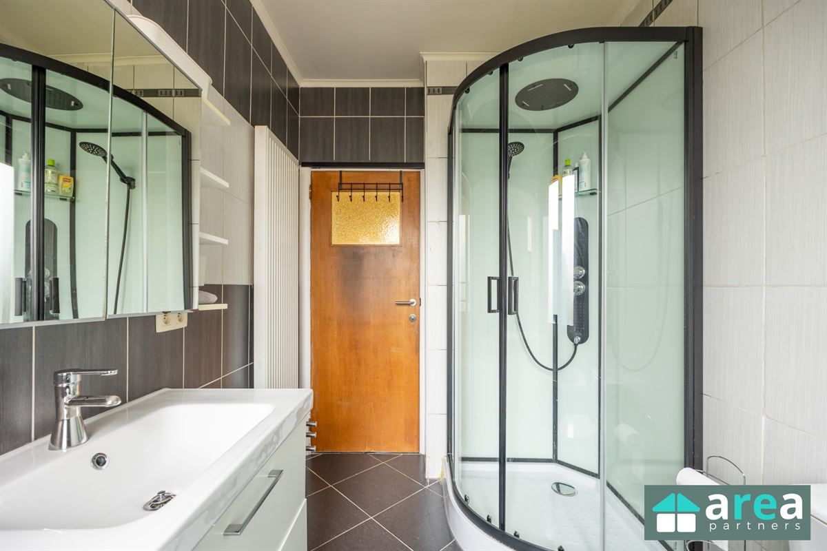 IN OPTIE! - Instapklare woning met garage en ruime tuin!