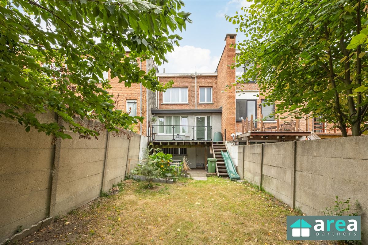 IN OPTIE! - Instapklare woning met garage en ruime tuin!