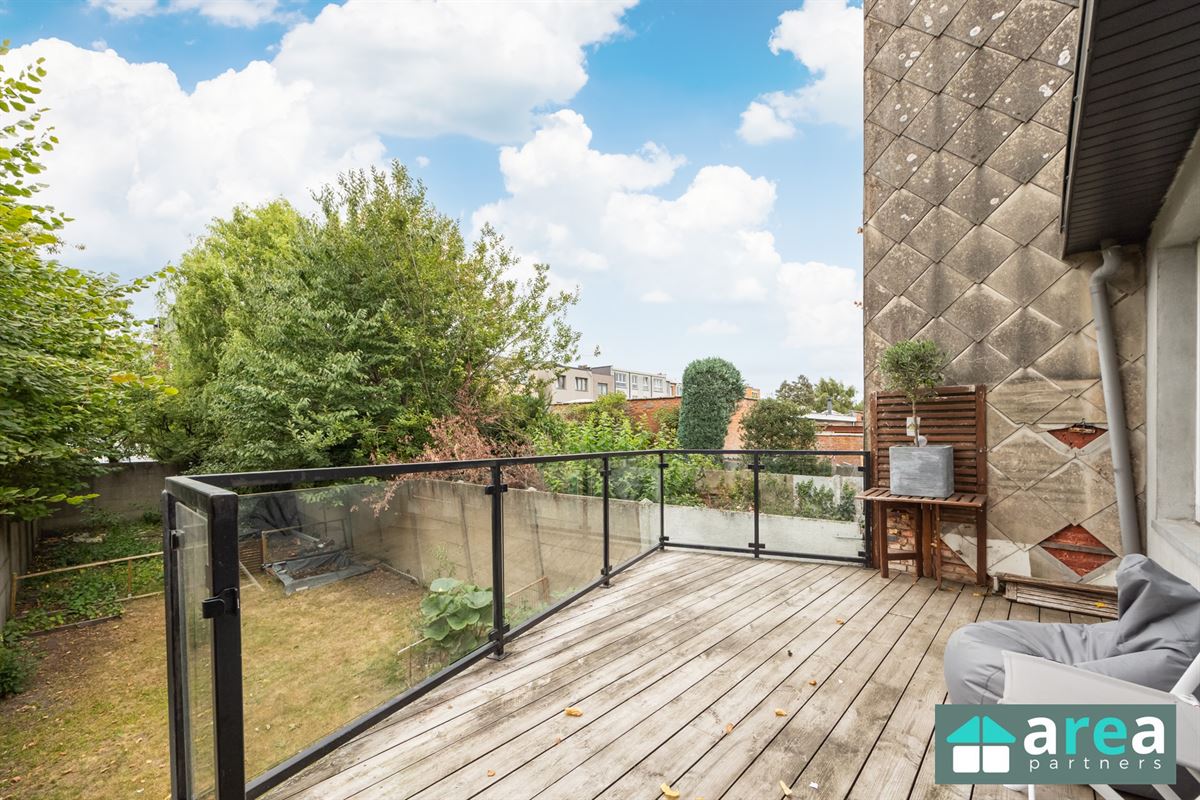 IN OPTIE! - Instapklare woning met garage en ruime tuin!