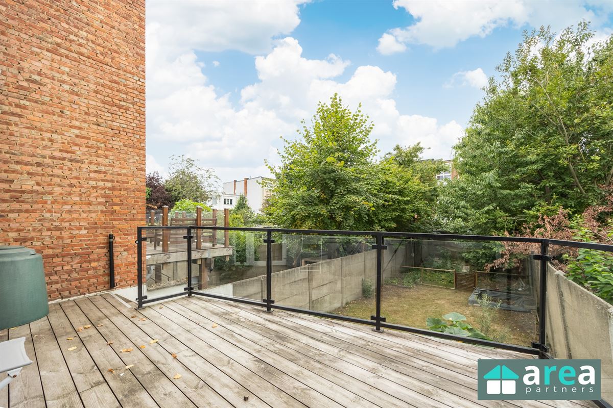 IN OPTIE! - Instapklare woning met garage en ruime tuin!
