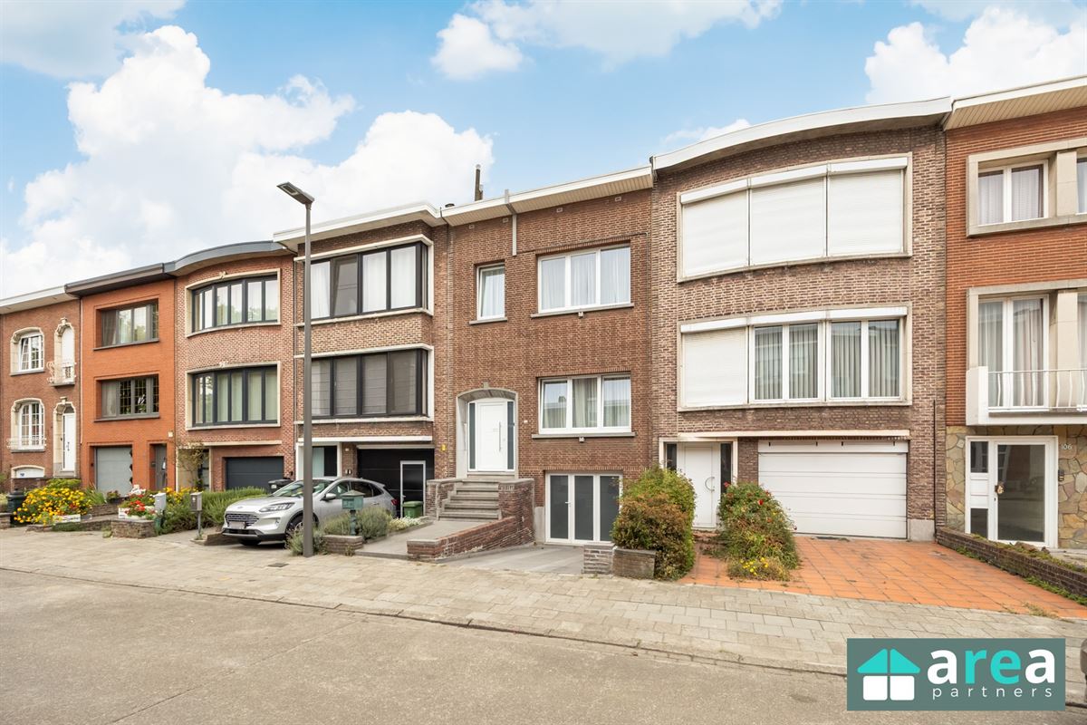 IN OPTIE! - Instapklare woning met garage en ruime tuin!