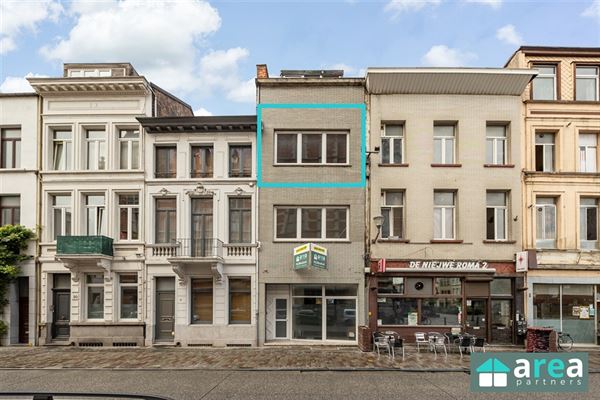 VERKOCHT! - Op te frissen 2 slaapkamer appartement op toplocatie!