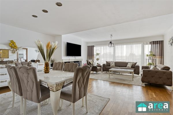 ZEER RUIM INSTAPKL APP (148m²) met 3SLPK + GARAGE