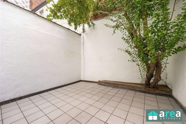 Modern gerenoveerd gelijkvloers appartement!