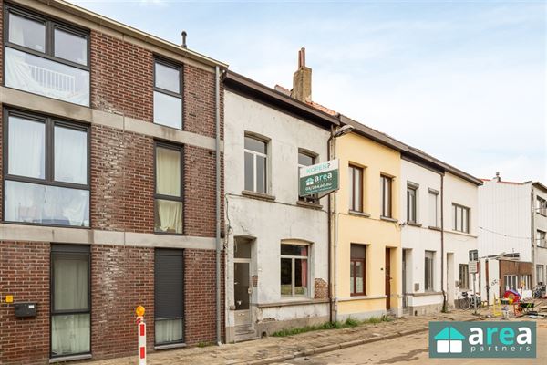 TE RENOVEREN EENGEZINSWONING MET 4 SLPK + KOER