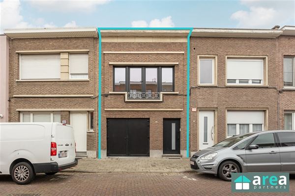 Volledig gerenoveerde gezinswoning met zonnige stadstuin nabij het Rivierenhof!