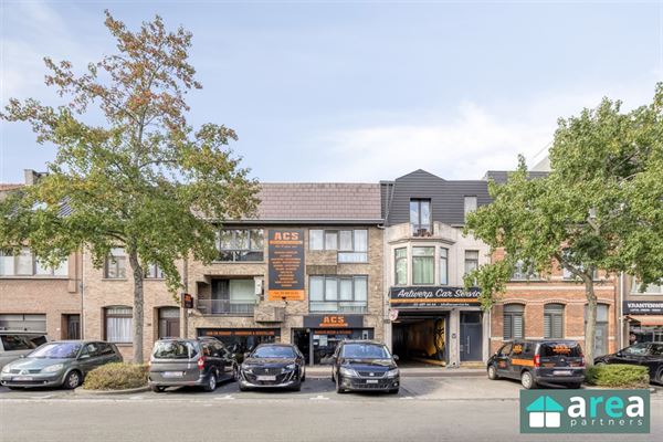 MAGAZIJN MET SHOWROOM 900m² + DUPLEX + 3 APP
