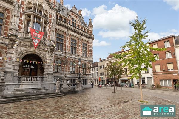 Ruim handelsgelijkvloers op toplocatie in Boho!