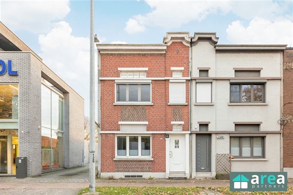 Instapklare halfopen woning met 2/3 slpk + grote tuin