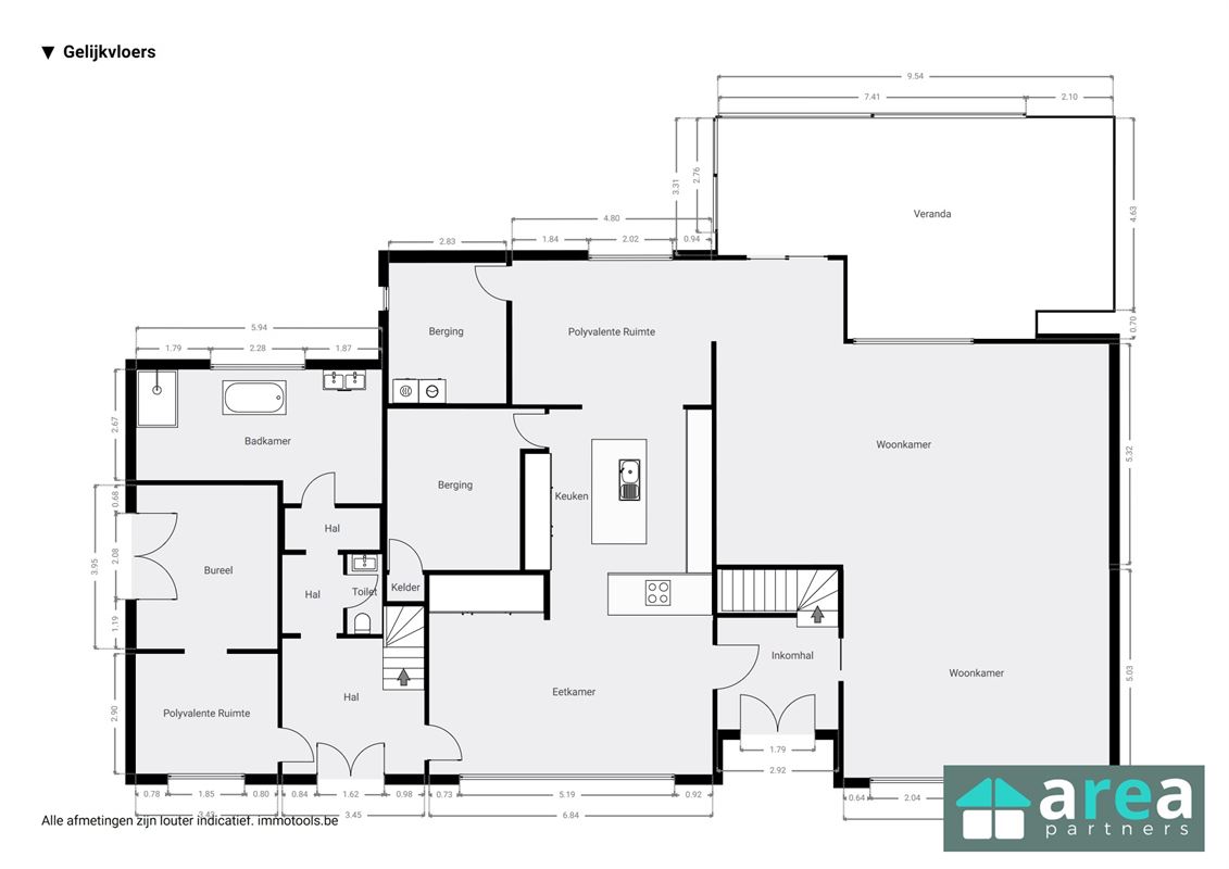 Villa met bedrijfspand in industriezone