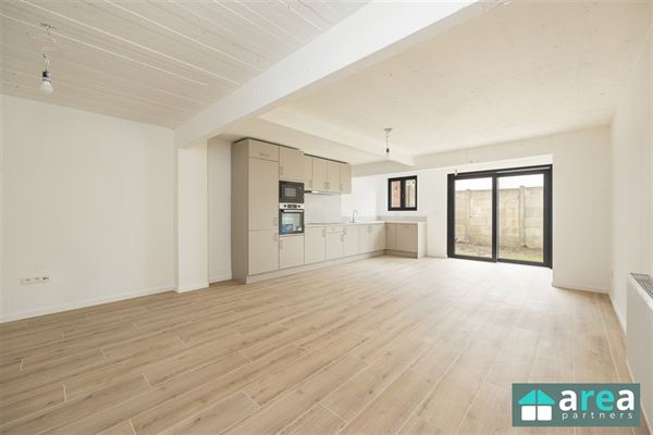 Volledig gerenoveerde gezinswoning met zonnige stadstuin nabij het Rivierenhof!