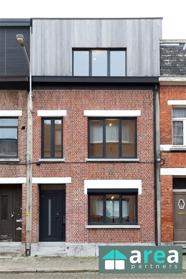 GERENOVEERDE GEZINSWONING MET 5SLPK + 2BDKM