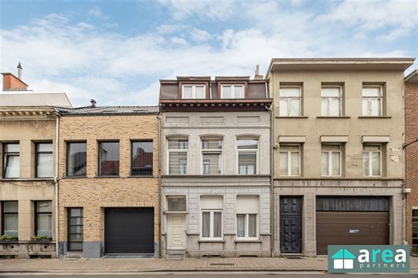 Charmante te renoveren burgerwoning met ruime tuin