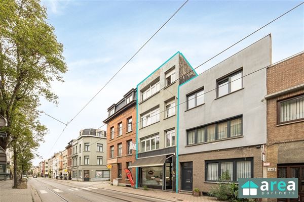 Opbrengsteigendom bestaande uit handelszaak + 3 appartementen