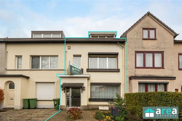 Gezinswoning met 4 slaapkamers en tuin