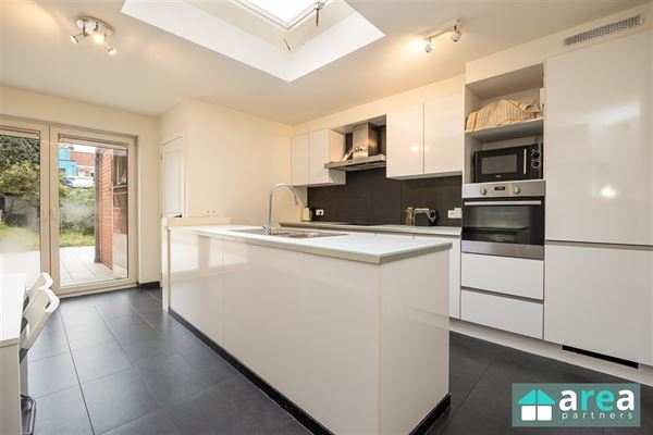 GEZELLIGE GEZINSWONING MET 3SLPK + TUIN