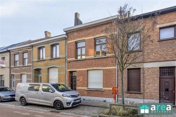 TE RENOVEREN GEZINSWONING MET 3SLPK + TUIN 