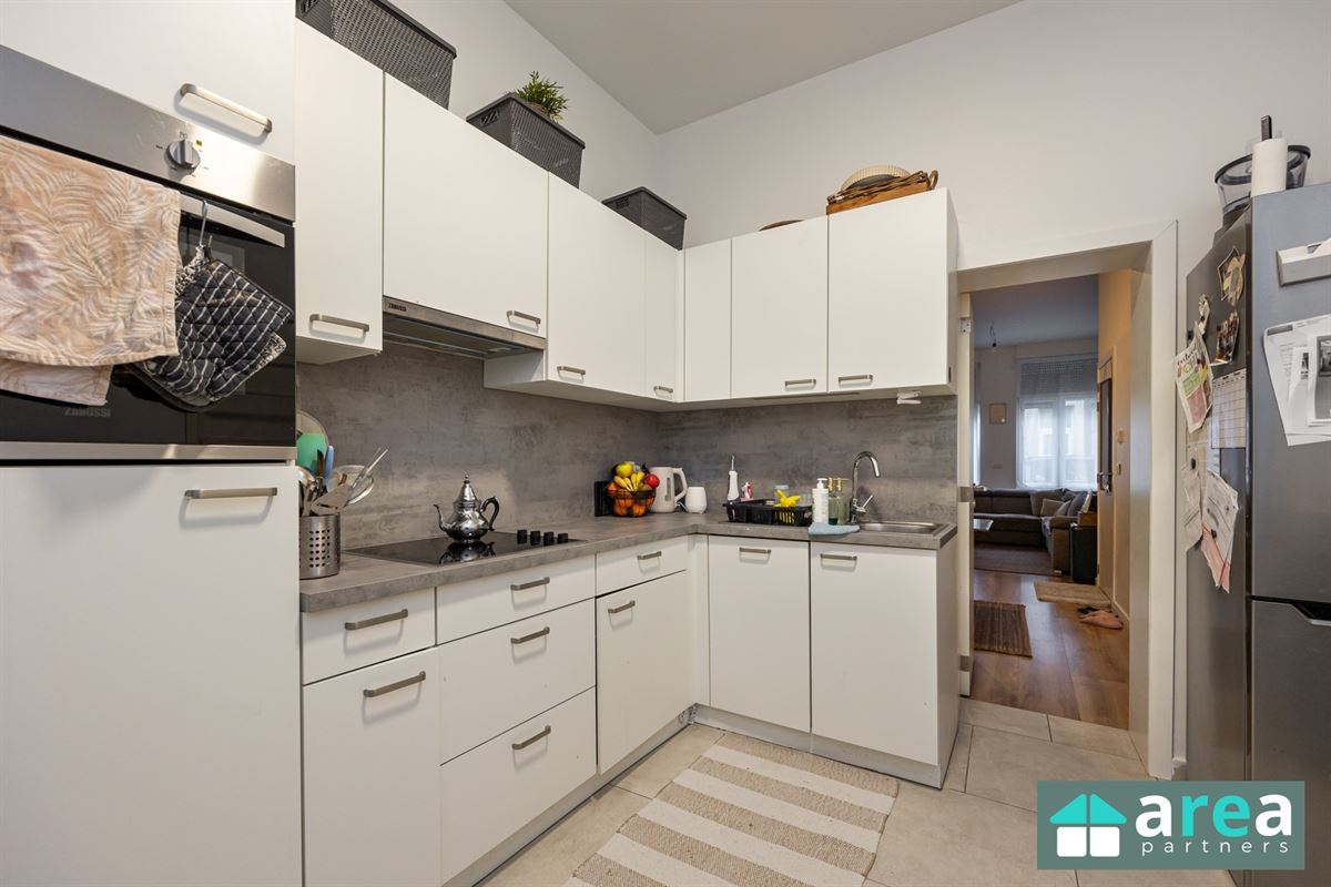 Instapklaar 2 slaapkamer appartement met koer!