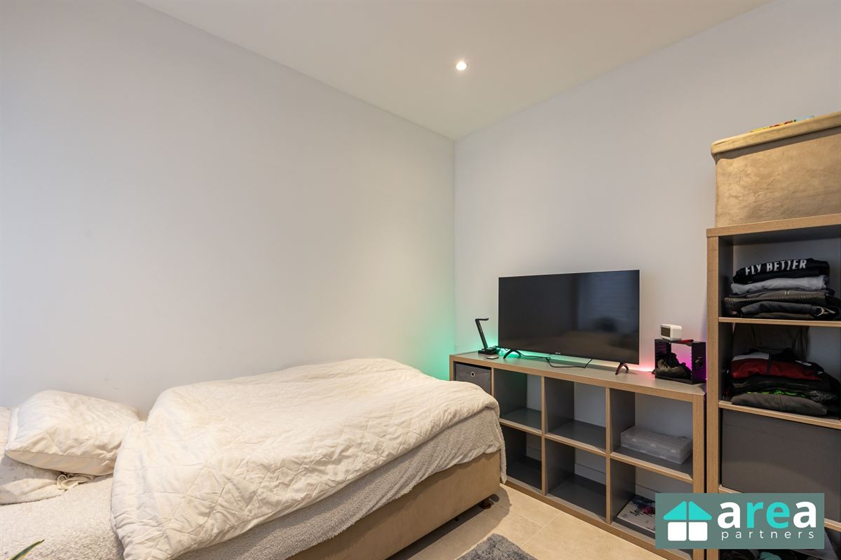 Instapklaar 2 slaapkamer appartement met koer!