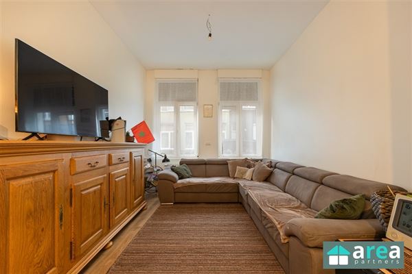 Instapklaar 2 slaapkamer appartement met koer!