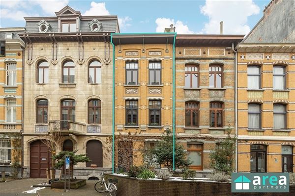 Prachtig herenhuis met 5 slpk., stadskoer én terrassen!