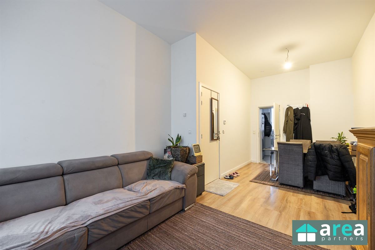 Instapklaar 2 slaapkamer appartement met koer!