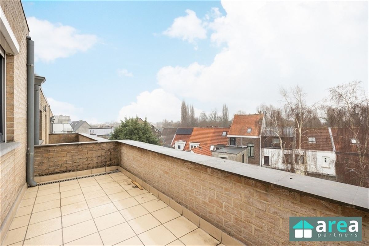 Ruim appartement met 3 slaapkamers en terras!