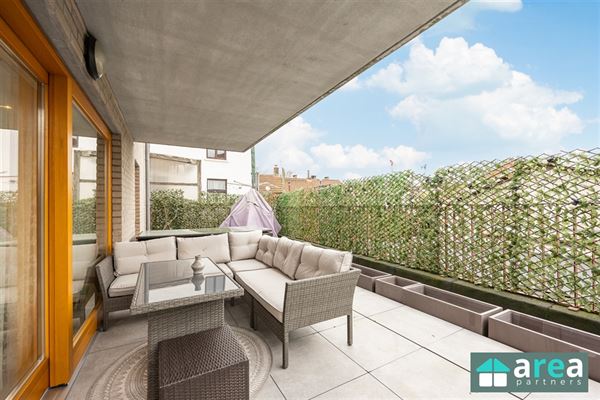 Gerenoveerd en ruim 3slpk appartement met terras!