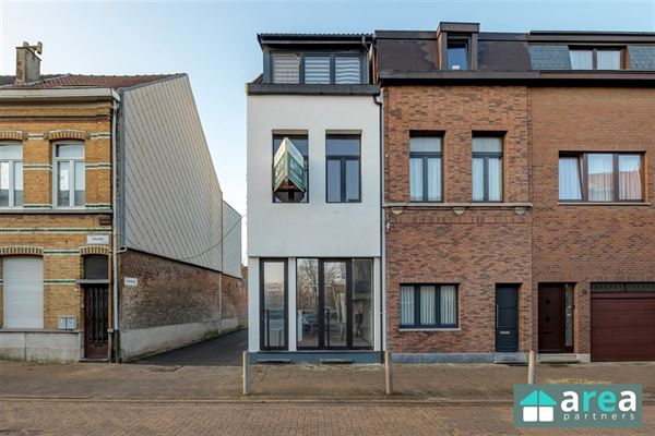 Pand met app + handelsruimte + stockage