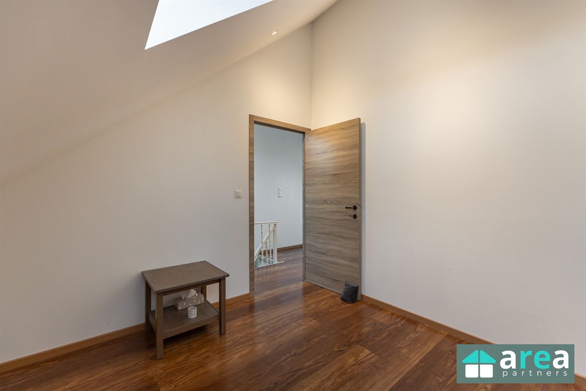 Ruime gerenoveerde woning met tuin!