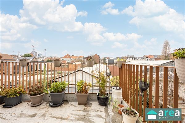Gerenoveerd en ruim 3slpk appartement met terras!